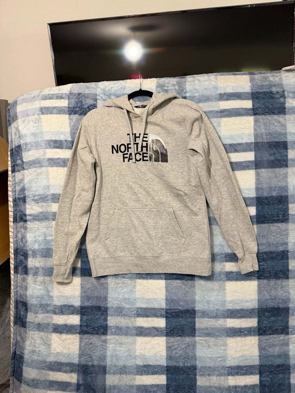 The North Face Women's Medium Gray Graphic Logo Pullover Hoodie